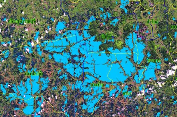 ข้อมูลจากดาวเทียม LANDSAT-5 บันทึกข้อมูลเมื่อวันที่ 15 ตุลาคม 2551 เวลา 10.20 น. แสดงพื้นที่น้ำท่วมบริเวณบางส่วนของจังหวัดนครปฐม พระนครศรีอยุธยา และสุพรรณบุรี